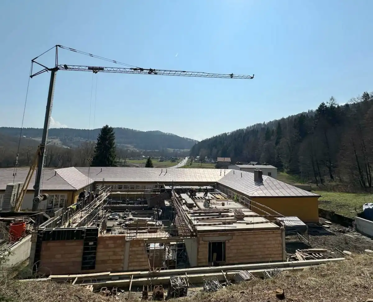 Nowoczesna sala gimnastyczna w Witowicach Dolnych. Budowa w toku