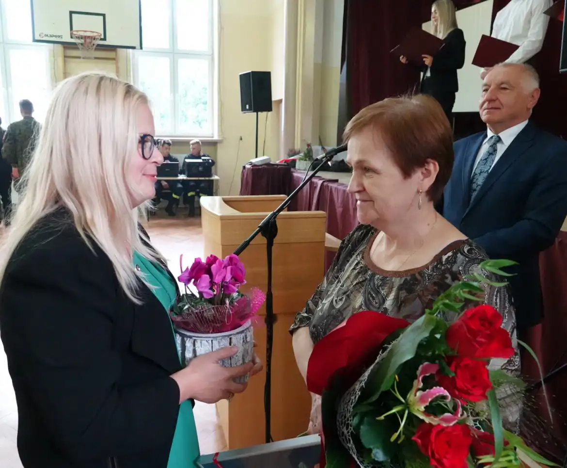 Rok szkolny w szkołach powiatu nowosądeckiego rozpoczęty. Do placówek będzie uczęszczać ponad 3200 uczniów