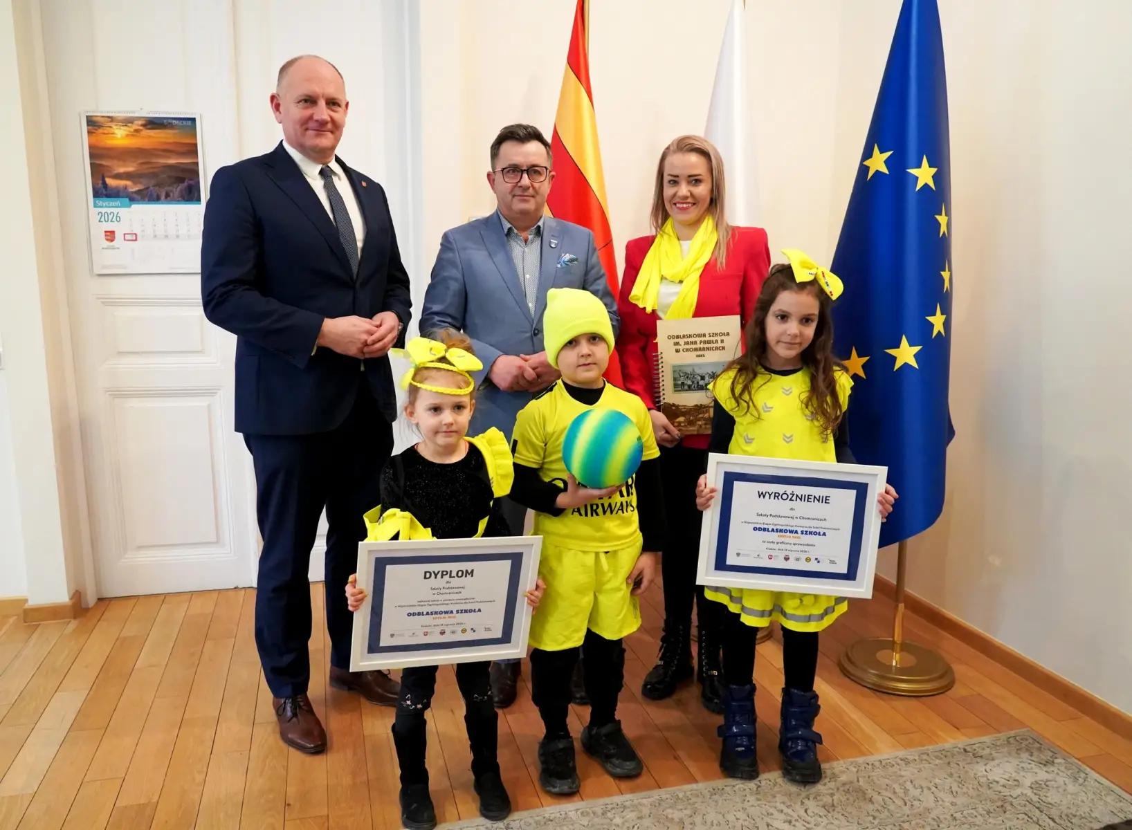 Odblaskowy sukces szkoły z Chomranic doceniony w starostwie