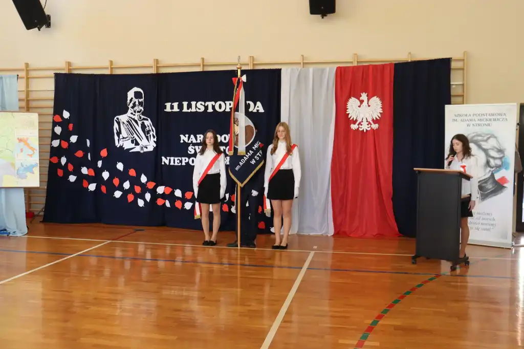 Patriotyczna lekcja w Stroniu. Młodzi uczcili niepodległość z pasją