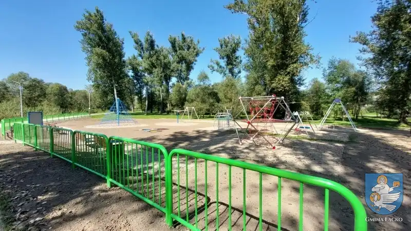 W Gminie Łącko powstały trzy kolejne place zabaw i boisko sportowe