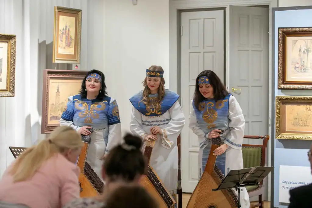 Koncert ukraińskich bandurzystek w Muzeum Okręgowym