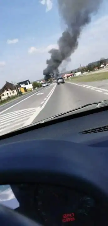 Biała Niżna: Strażacy przez trzy godziny gasili pożar drewnianego garażu oraz wiat