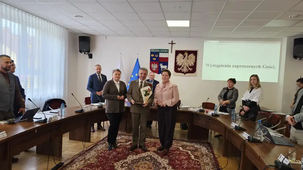 Dwie historie, jeden cel. Symboliczne spotkanie dyrektorów w Mszanie Dolnej