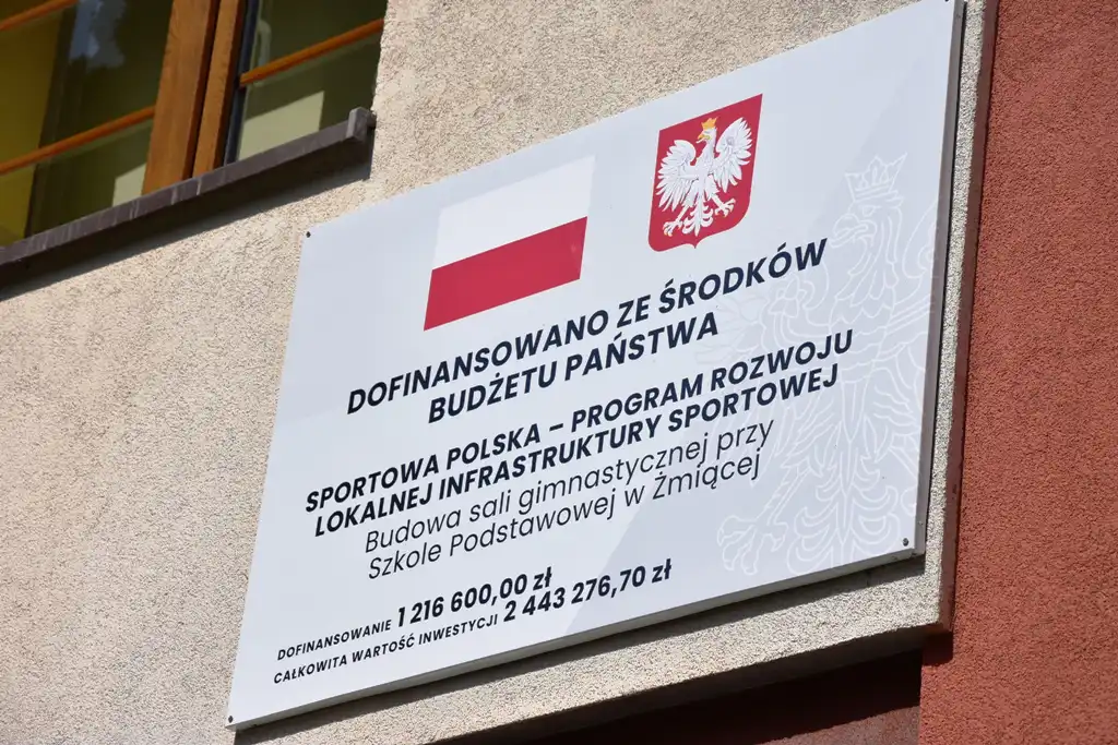Gmina Laskowa: Uroczyste poświęcenie nowej sali gimnastycznej przy SP w Żmiącej