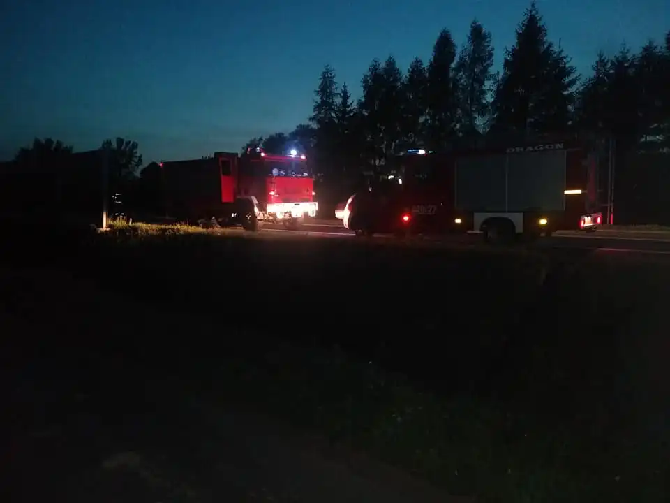 Wypadek samochodowy w Korczynie. Jedna osoba z obrażeniami trafiła do szpitala