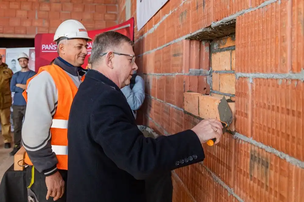 Nowa remiza w Nowym Sączu. Kamień węgielny wmurowany, inwestycja w pełnym rozwoju