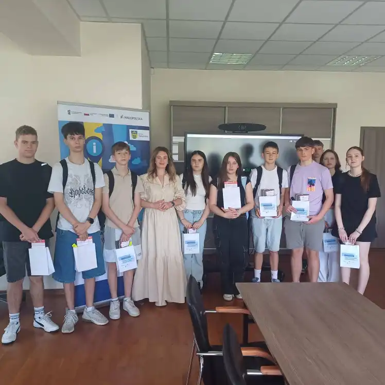 Uczniowie ze SP w Brzeznej-Litaczu na wycieczce edukacyjnej w Urzędzie Gminy Podegrodzie