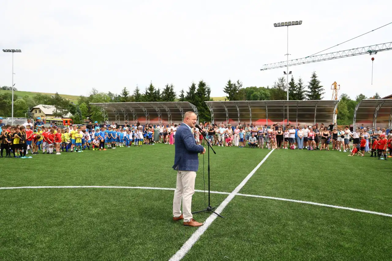 Nowe boisko, nowe emocje. Uroczyste otwarcie stadionu w Korzennej