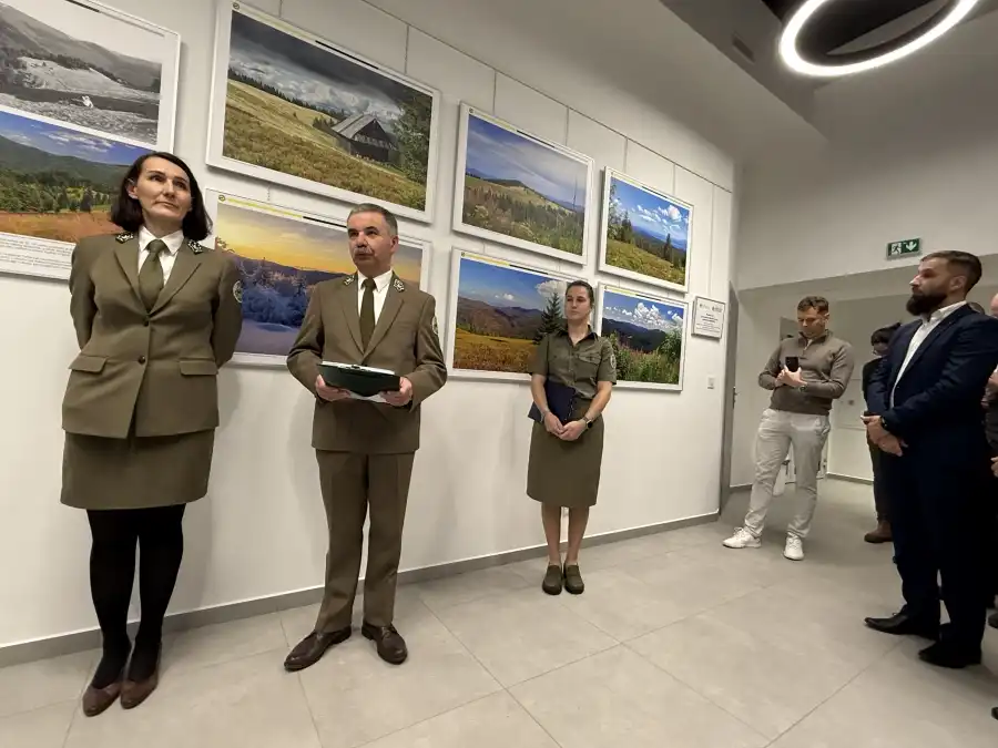Z Gorczańskich lasów do Mszany Dolnej. Niezwykła wystawa fotografii