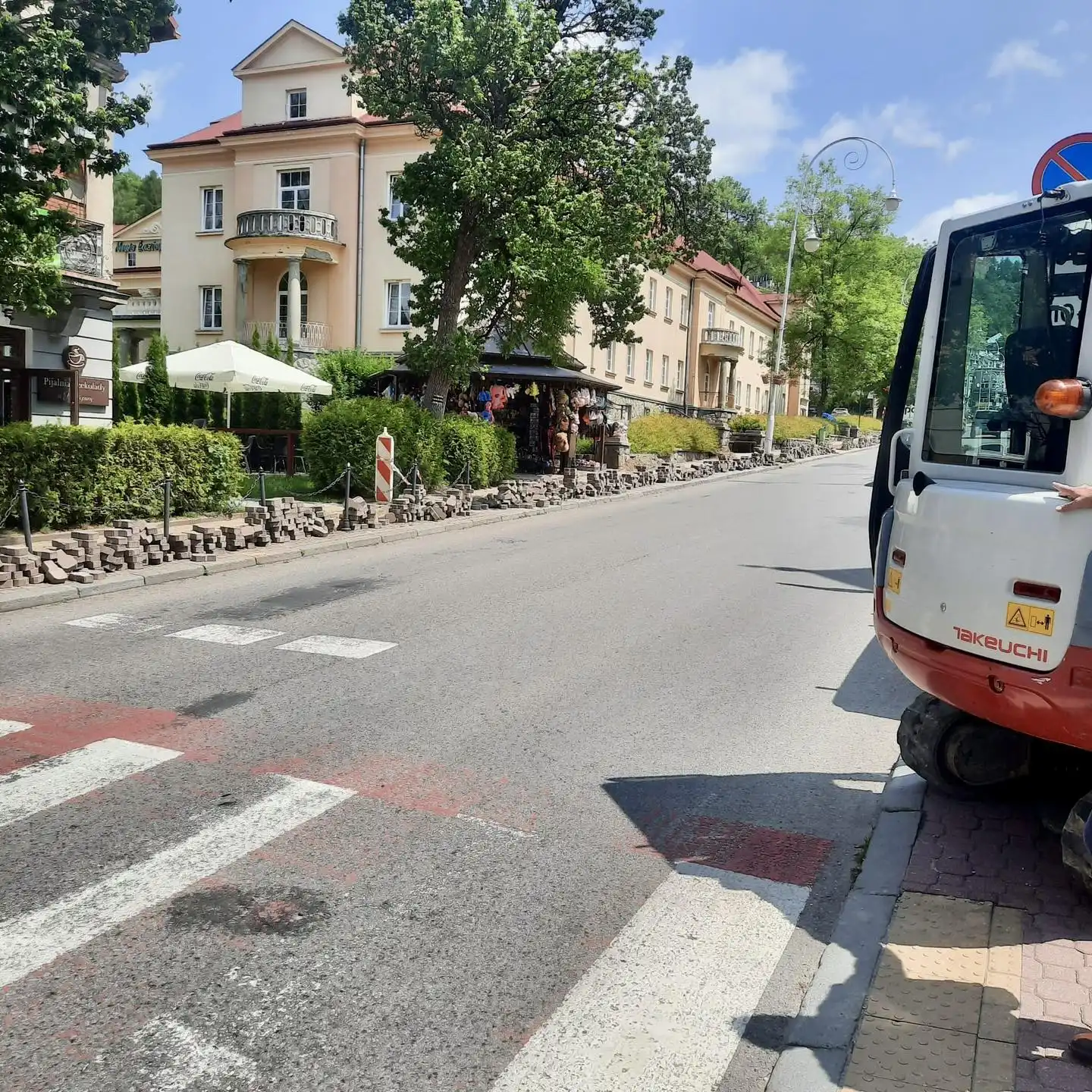 Nowe światło na ulicach Krynicy. Trwa modernizacja
