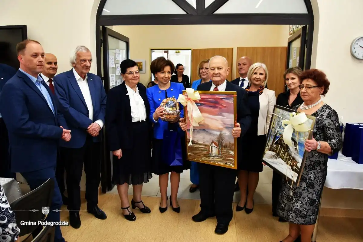 Minister Rodziny i Polityki Społecznej Marlena Maląg odwiedziła seniorów Gminy Podegrodzie