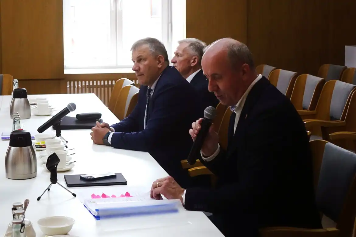 Rozmowy o bezpieczeństwie mieszkańców. Posiedzenie Wspólnej Komisji w Starostwie Powiatowym