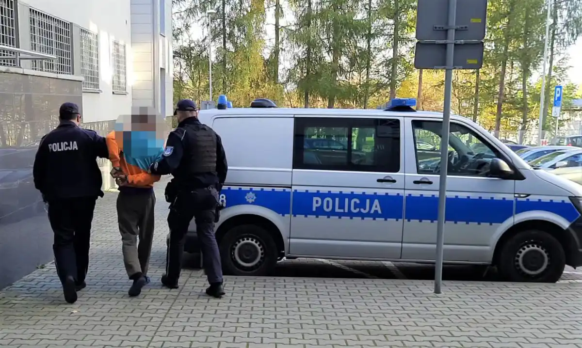 Groził atrapą broni pracownicy stacji benzynowej, w samochodzie miał narkotyki