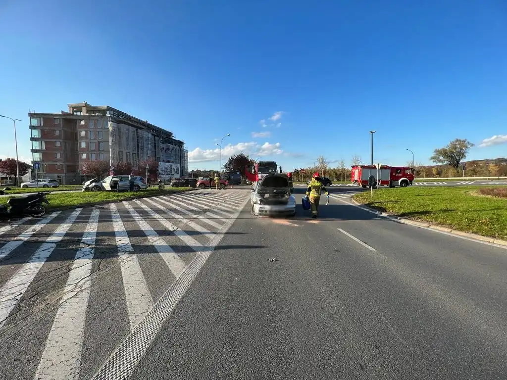 Kolejna kolizja na Al. Piłsudskiego. Dwie osoby trafiły do szpitala