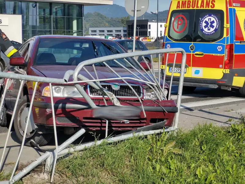 Kolizja w Wielopolu. Jedna osoba trafiła do szpitala