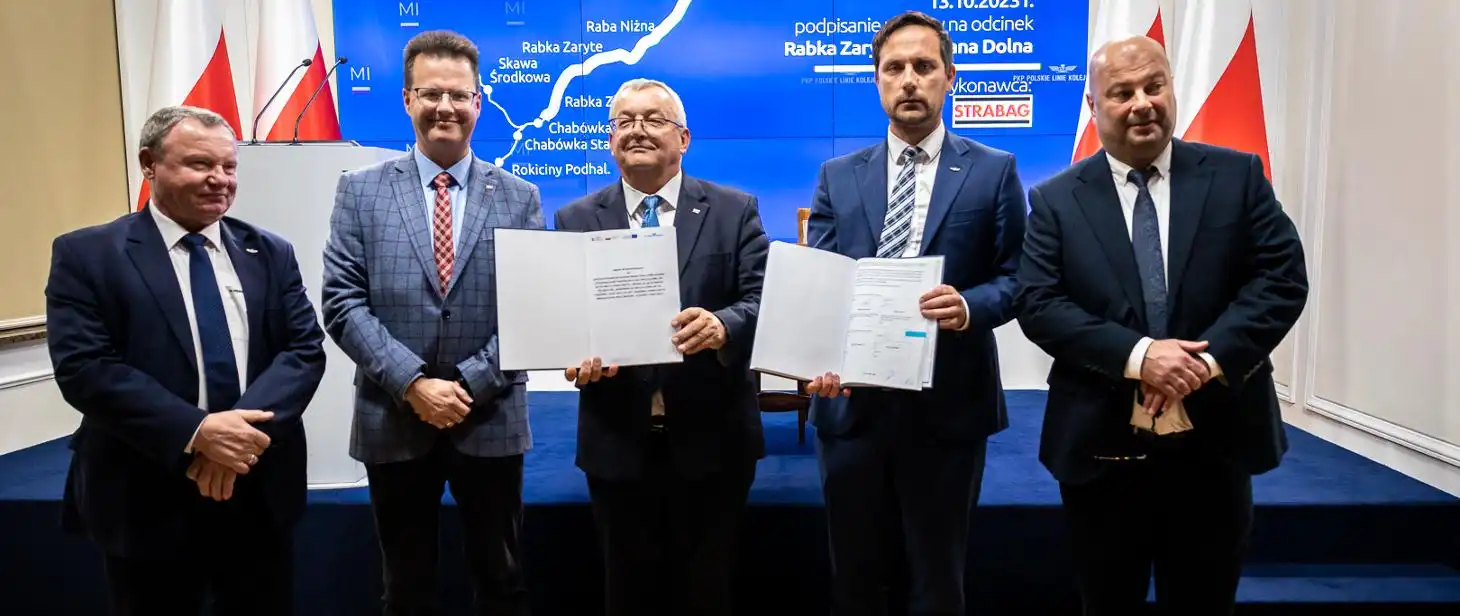 PKP Polskie Linie Kolejowe podpisały umowę za blisko 430 mln zł na modernizację kolejnego odcinka linii kolejowej w ramach projektu Podłęże – Piekiełko
