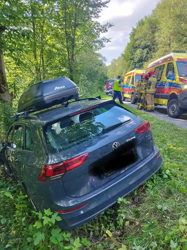 Mija pierwszy miesiąc wakacji. Strażacy prowadzili działania ratownicze na drogach oraz gasili pożary budynków