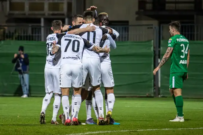 Sandecja pokonuje Wartę Poznań