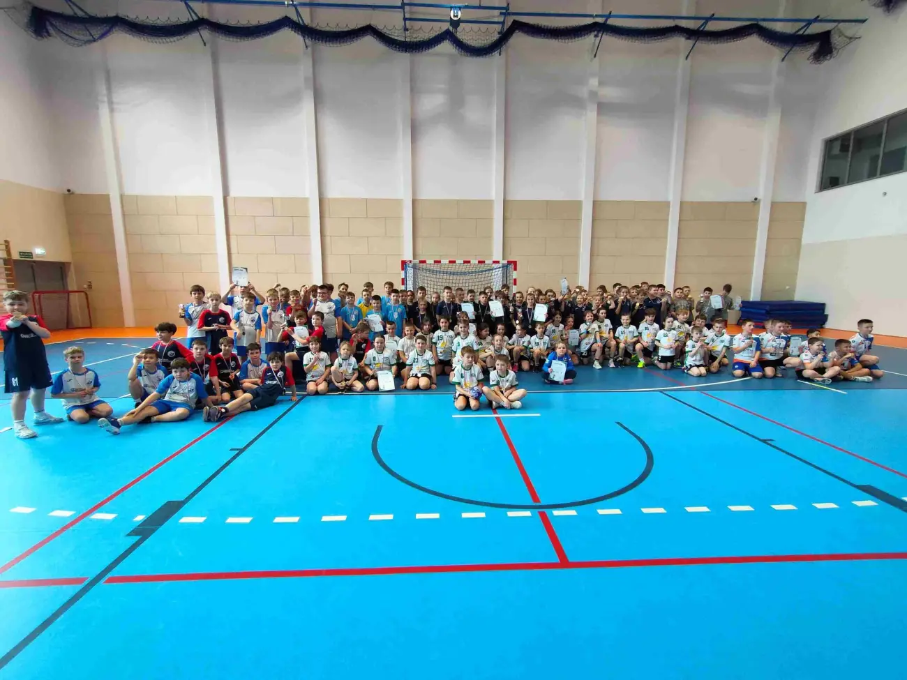 Sportowa energia najmłodszych. Turniej mini piłki ręcznej za nami