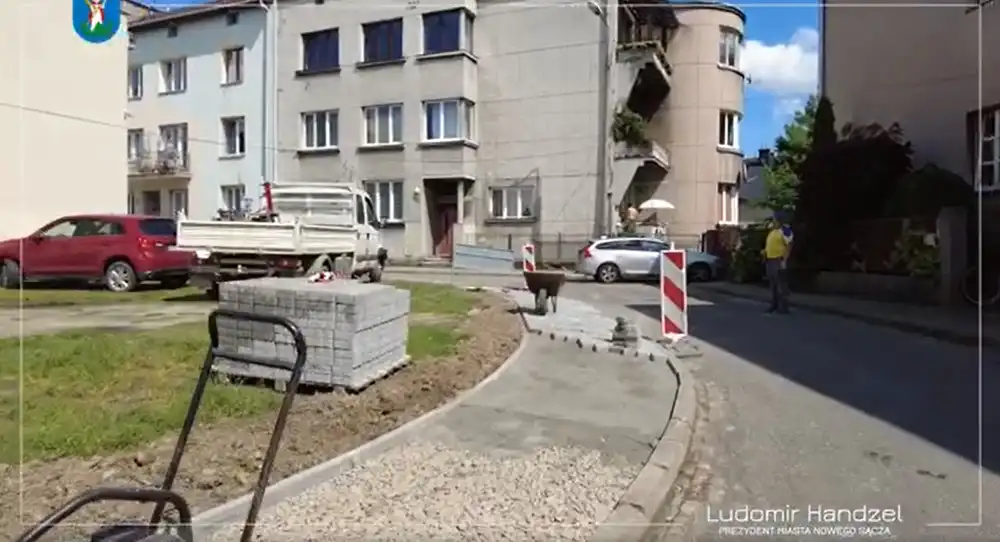 Nowy Sącz: Trwa remont chodnika przy ul. Czarnieckiego
