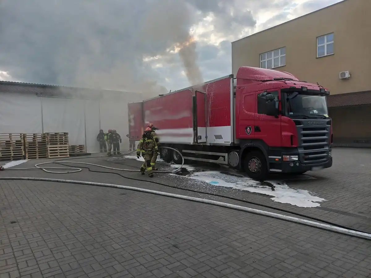 Nowy Sącz: Pożar ciężarówki przewożącej leki
