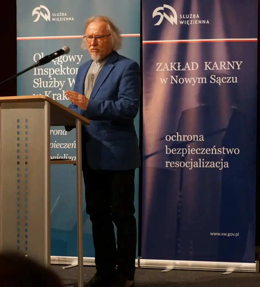 W Zakładzie Karnym w Nowym Sączu odsłonięto tablicę upamiętniającą ofiary niemieckiej okupacji i represji komunistycznych