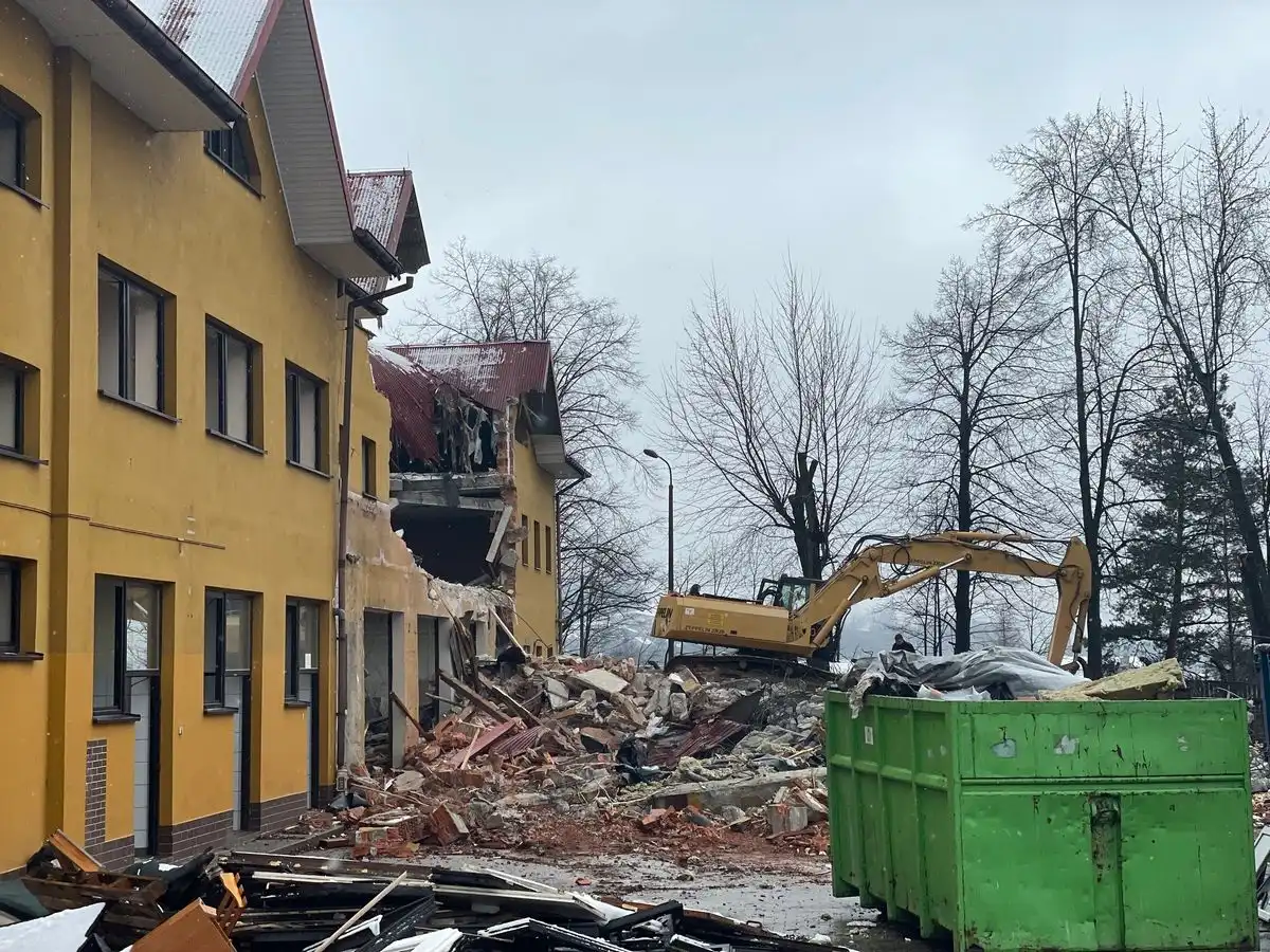 Trwa rozbiórka budynku JRG nr 2 w Nowym Sączu