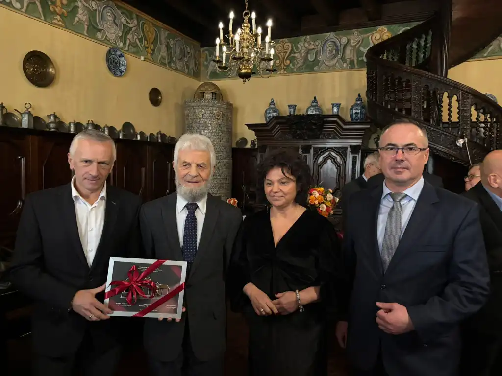 Z Łącka na UJ. Profesor Dybiec odnowił doktorat po 50 latach