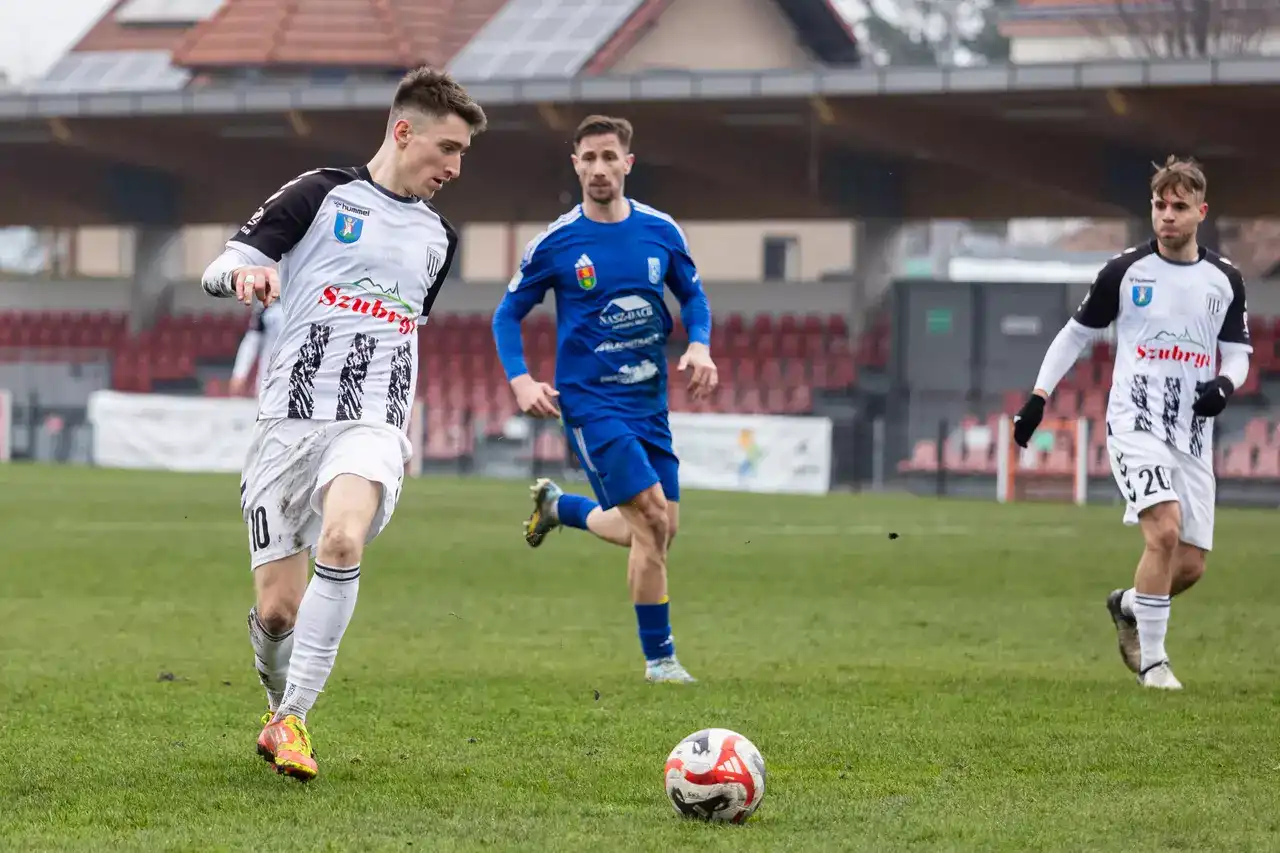 Sandecja wygrywa na wyjeździe z Radunią Stężyca