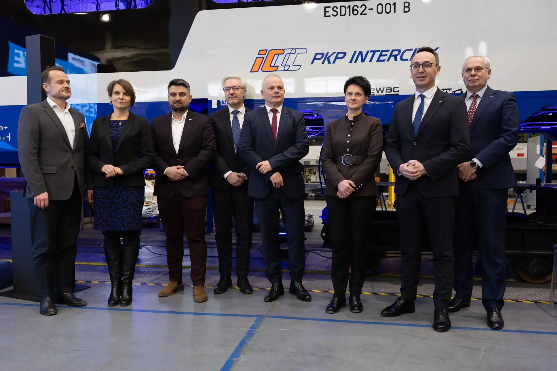 Newag zmienia polską kolej. Pierwsze hybrydy dla PKP Intercity zaprezentowane