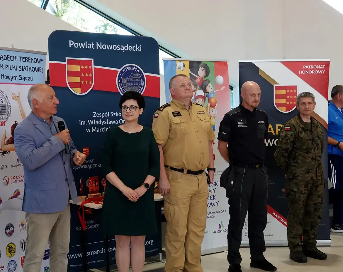 Turniej Szkół Mundurowych w Powiatowym Centrum Sportu w Marcinkowicach