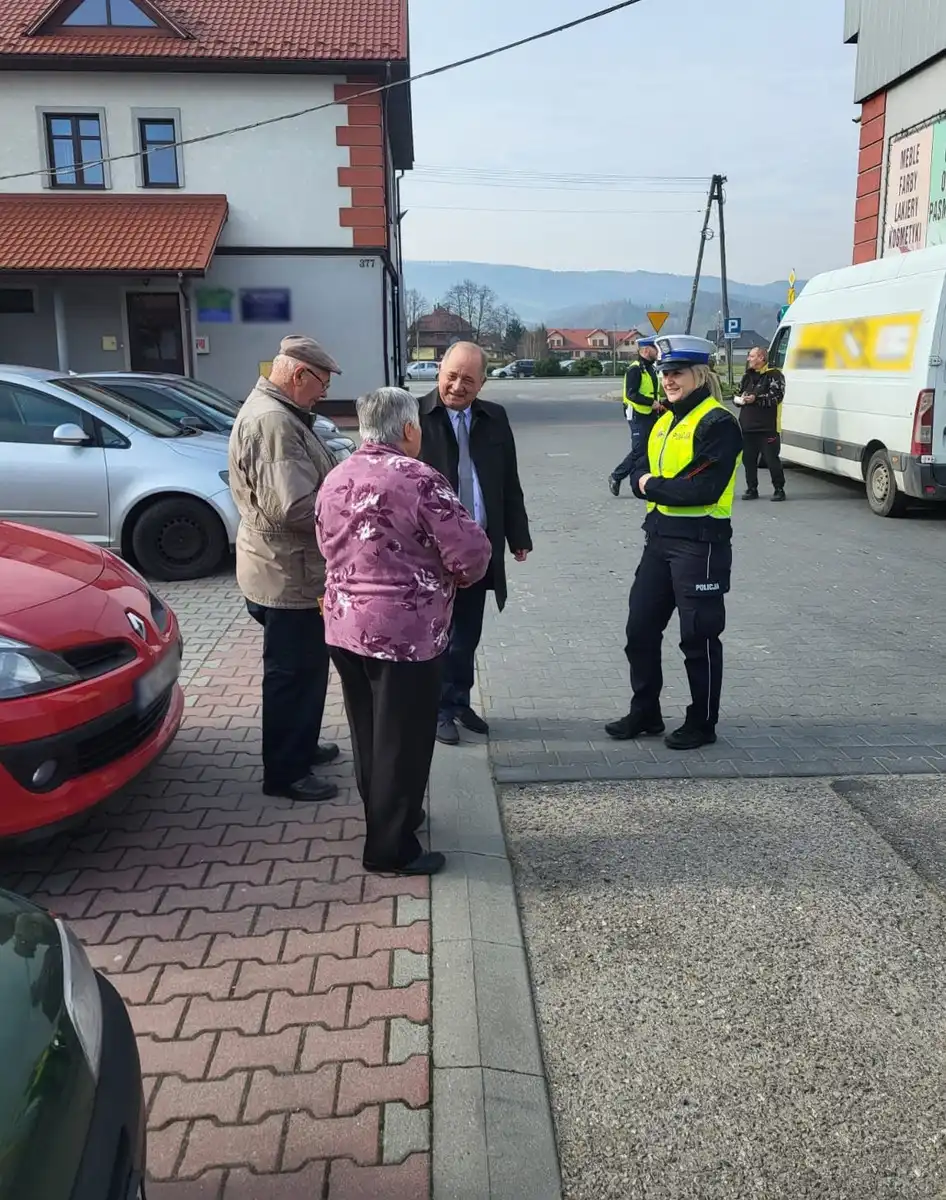Odblaskowy początek wiosny z sądecką drogówką