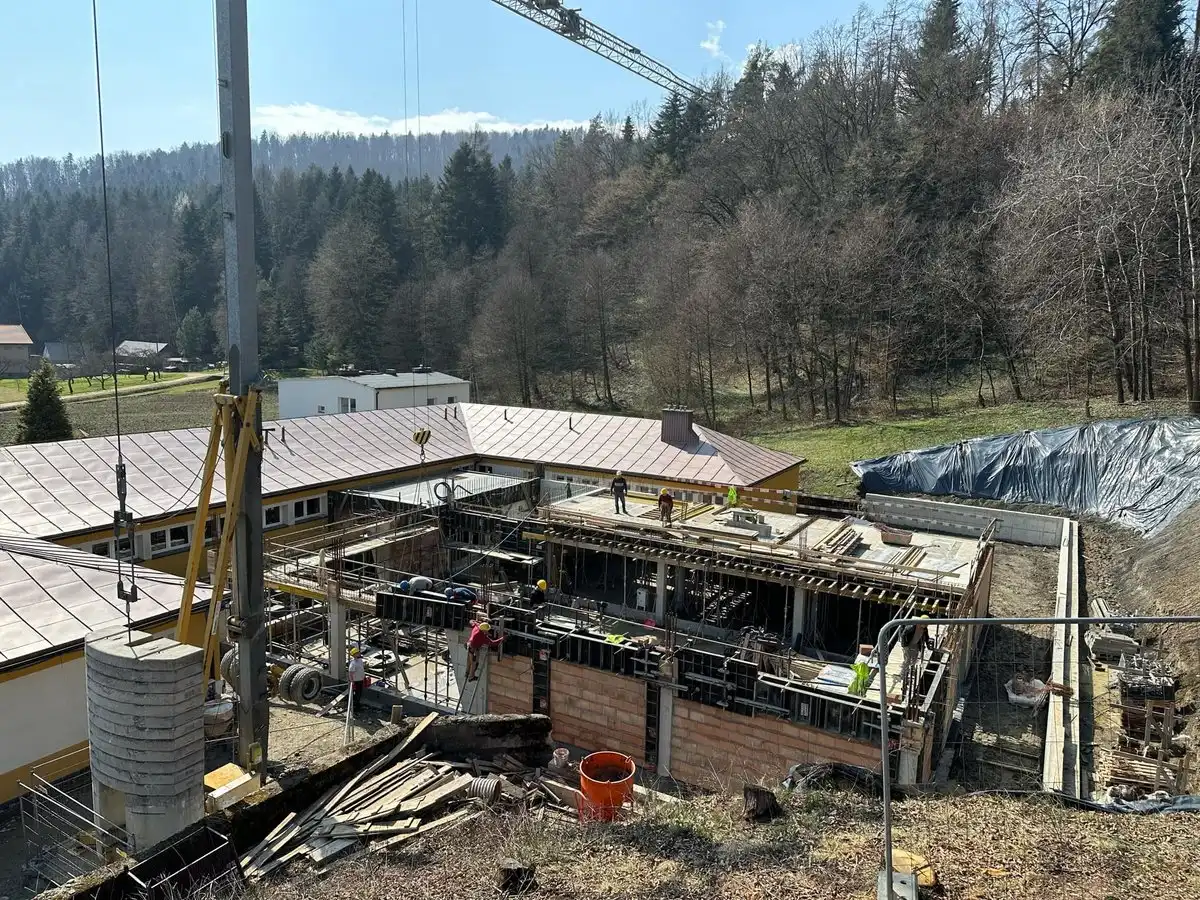 Nowoczesna sala gimnastyczna w Witowicach Dolnych. Budowa w toku