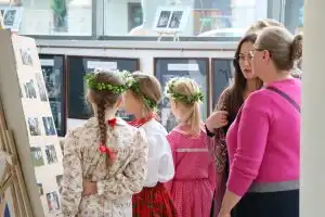 Wędrowali „Śladami Bohaterów” – wernisaż wystawy poprojektowej w PCIT w Limanowej