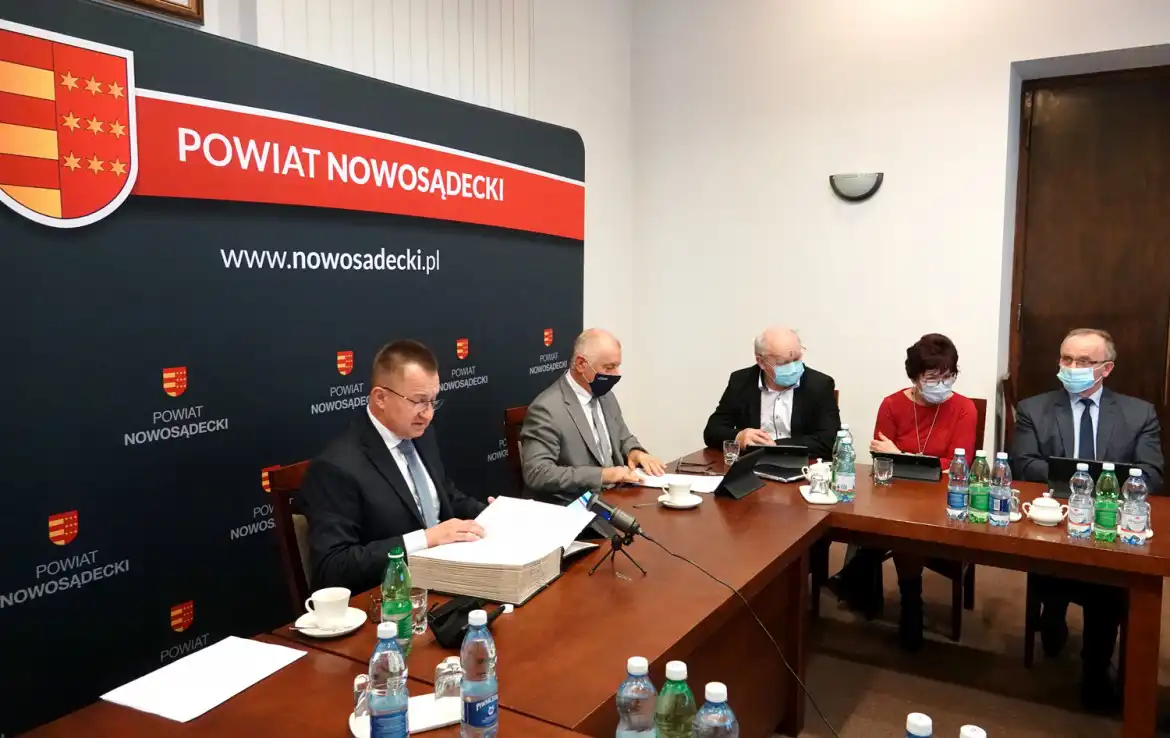 Powiat nowosądecki. Pomimo zimowej aury trwają remonty dróg oraz chodników