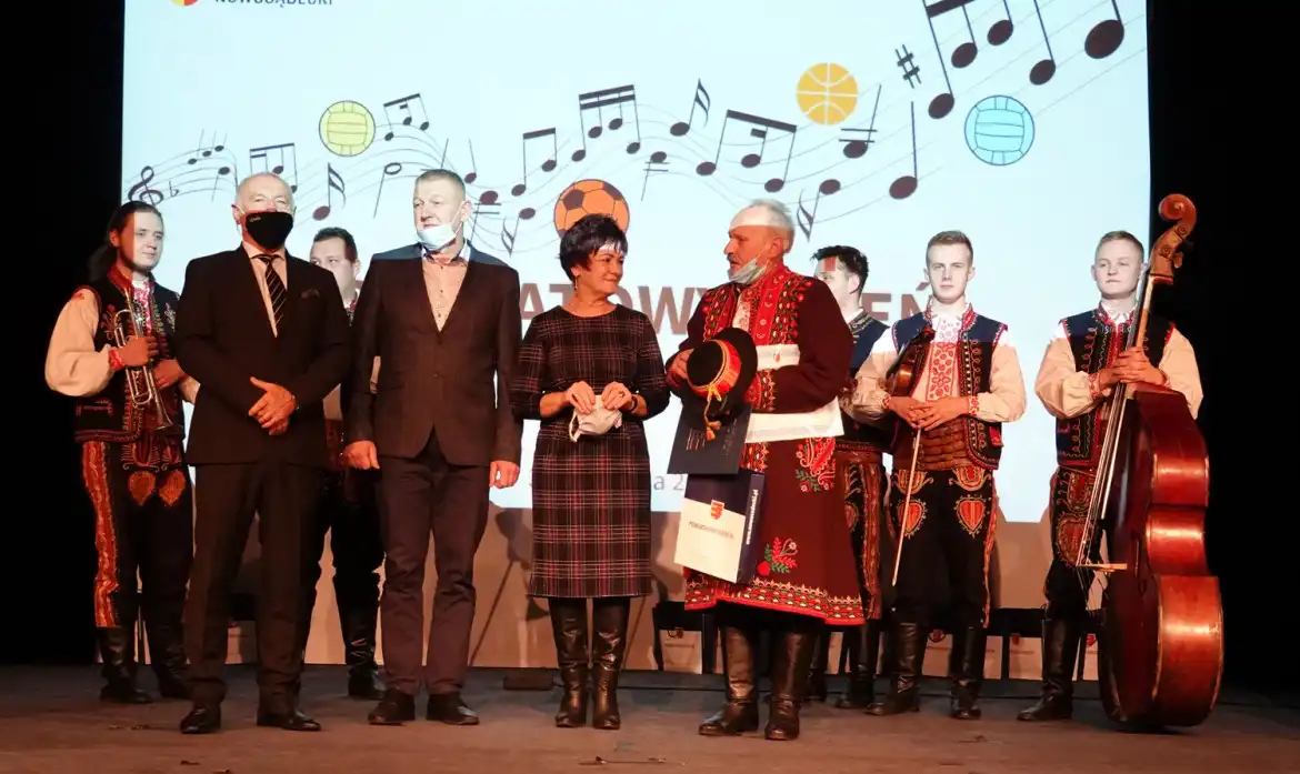 Powiatowy Dzień Działacza Sportu i Kultury: Starosta nagrodził animatorów kultury i zespoły regionalne