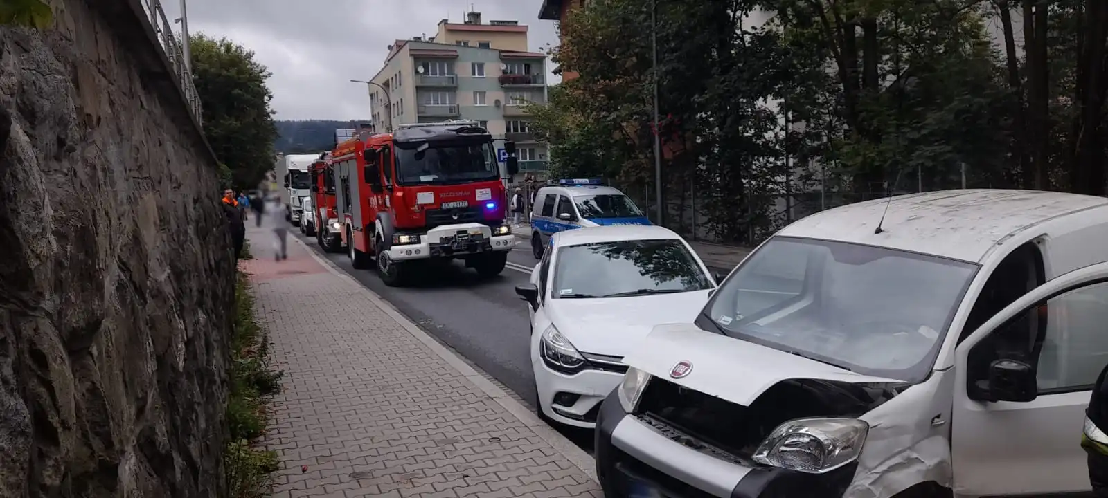 Wypadek na ulicy Kraszewskiego. Strażacy w akcji przez trzy godziny