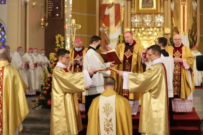 Ks. Artur Ważny przyjął sakrę biskupią