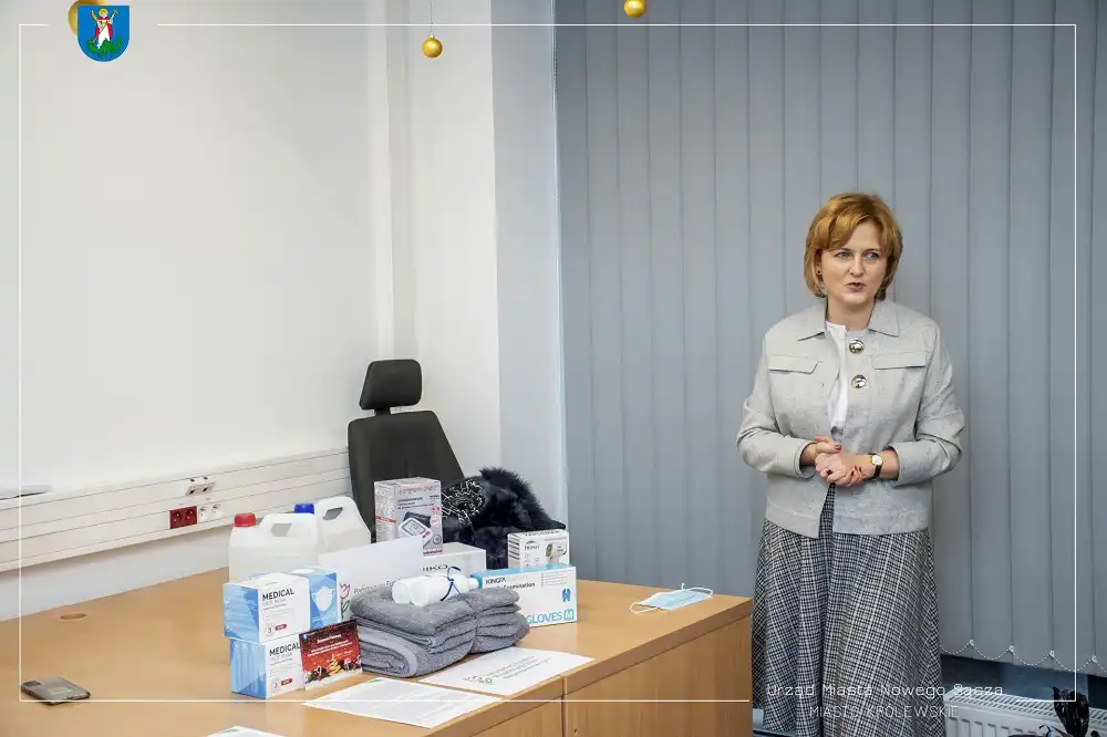 W nowosądeckim MOPS przekazano paczki wsparcia dla potrzebujących