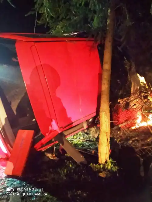 W Piątkowej osobówka wypadła z drogi i uderzyła w ogrodzenie
