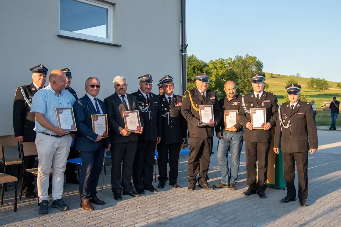 Strażacy ze Starej Wsi świętują: nowy sprzęt i rocznica patrona. Wręczono odznaczenia
