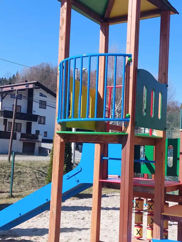 Stary Sącz: Świeżo wyremontowane place zabaw. Czas na zabawę