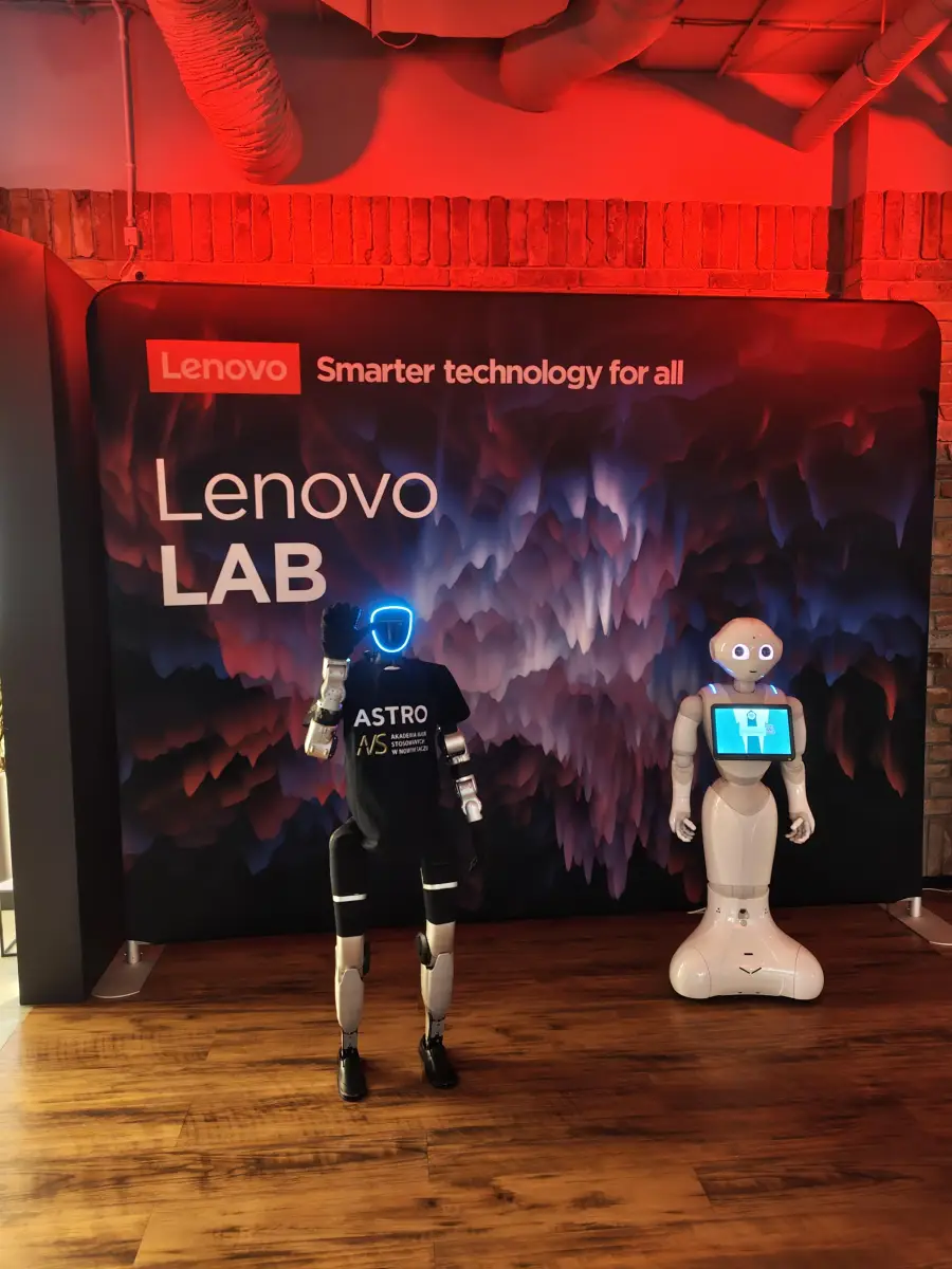 Pięć miesięcy pracy, jeden pokaz. Wydział Nauk Inżynieryjnych ANS zaprezentował humanoida ASTRO na „AI & Robotics Day” w Warszawie
