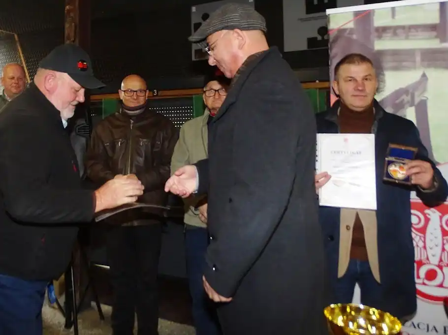 "10 strzałów Ku Chwale Ojczyzny". Patriotyczne zawody strzeleckie na sądeckiej strzelnicy
