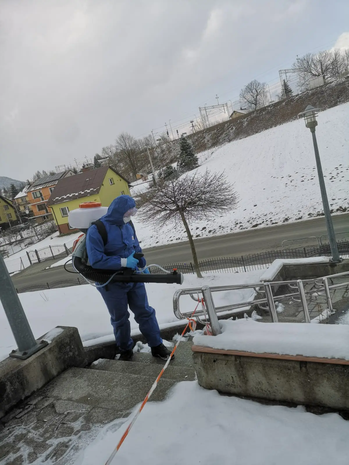 Strażacy dezynfekowali miejsca publiczne