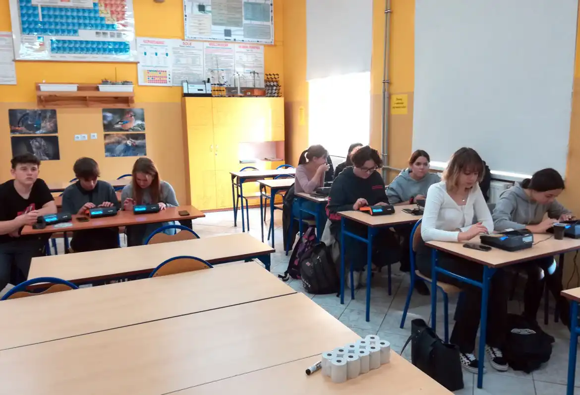W ZS w Starym Sączu uczą się obsługi kasy fiskalnej