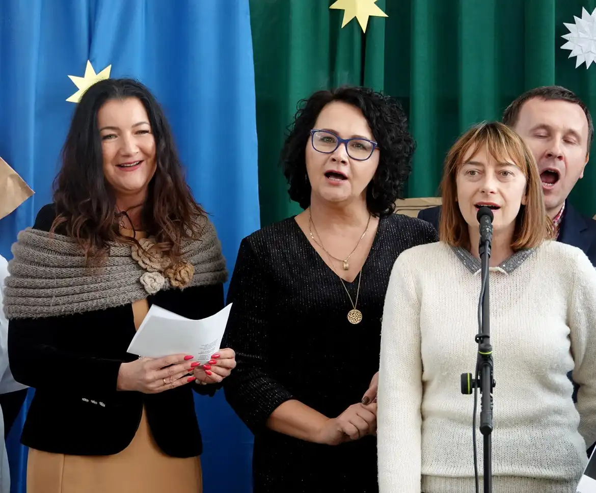 Wspólne kolędowanie i potrawy wigilijne w ZSP w Nawojowej