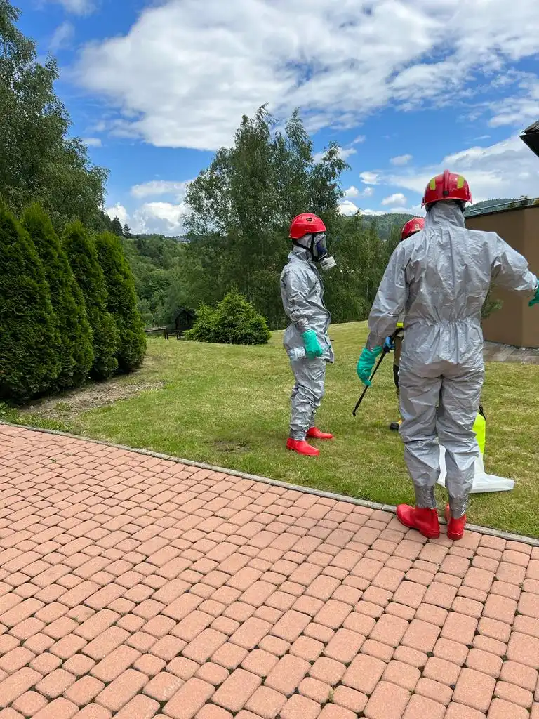 Krynica-Zdroj: w jednym z hoteli rozlano płyn o drażniącym zapachu. Dwójka dzieci trafiła do szpitala