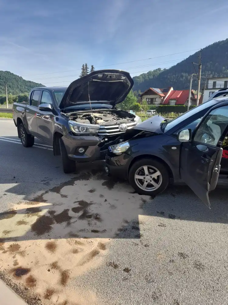 Wypadek w Piwnicznej-Zdroju. Czołowo zderzyły się dwie osobówki